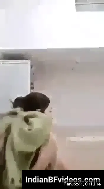 Beautiful Pakistani Mohatarama put Cucumber in Pussy
