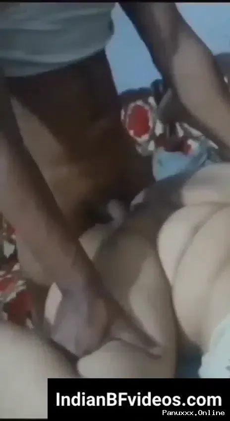 Paki Bhabhi Fucking A Smooth Thick Pussy With Her Legs Open